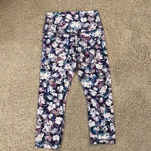 LULULEMON CROPPED FLORAL LEGGING